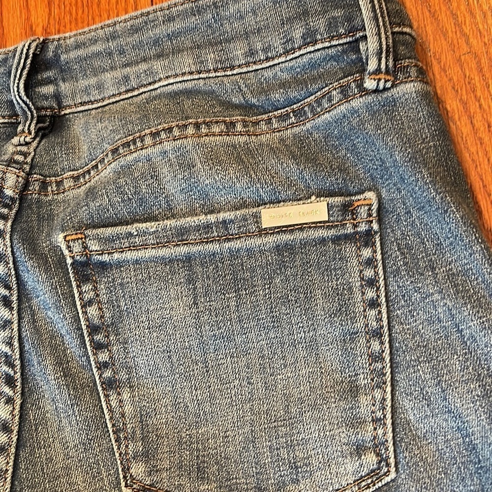 HOST PICK 🌟Like New WHBM Floral Distressed Denim Crop Pants Size 2S - Picture 7 of 7